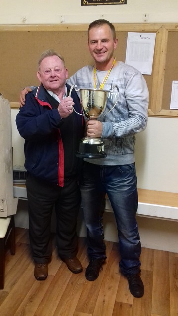 Steffan receiving the Young bird National Cup from Jimmy Hurley. 09 03 21