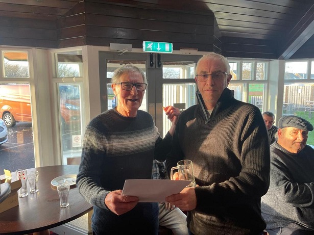 Alex Dodson presenting Second highest prize winner Paul Johnson with his prizes. 04 02 22