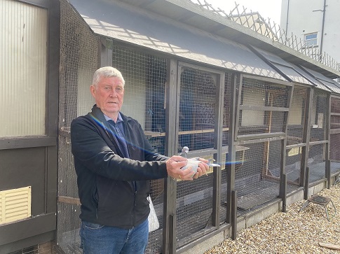 Terry Hodson holding this weeks fed winner