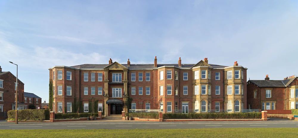 Clifton Arms Hotel 24 07 23z