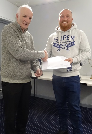 George Torry receiving his prize money from Paul Adams. 17 12 24a