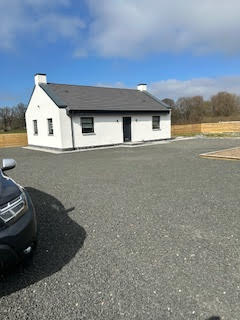 Eadie Kelly Detached cottage at side of house 22 04 25
