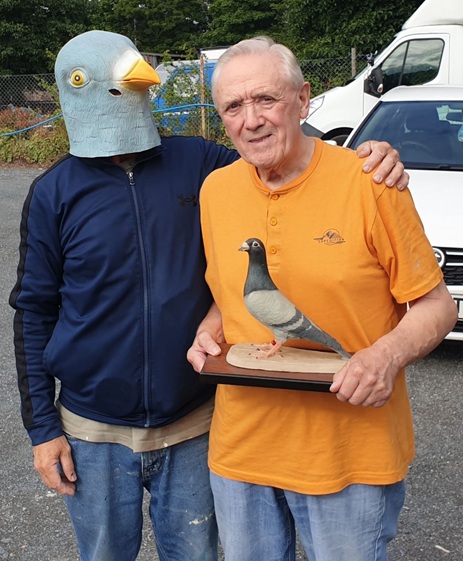 Ards HPS Mascot Wing Nut presenting Mr Orr with Trophy Sponsored by George Shanks Son runner up with 80 Points OB NOM Points League 01 08 25d