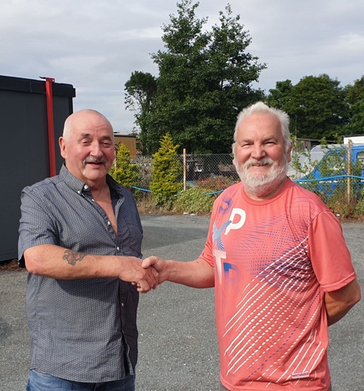 Brian Griffiths Congratulating Mr Muckle who clocked in French OB Derby Friendship NAT. Big well done Harold from all at Ards H.P.S. 01 08 25d